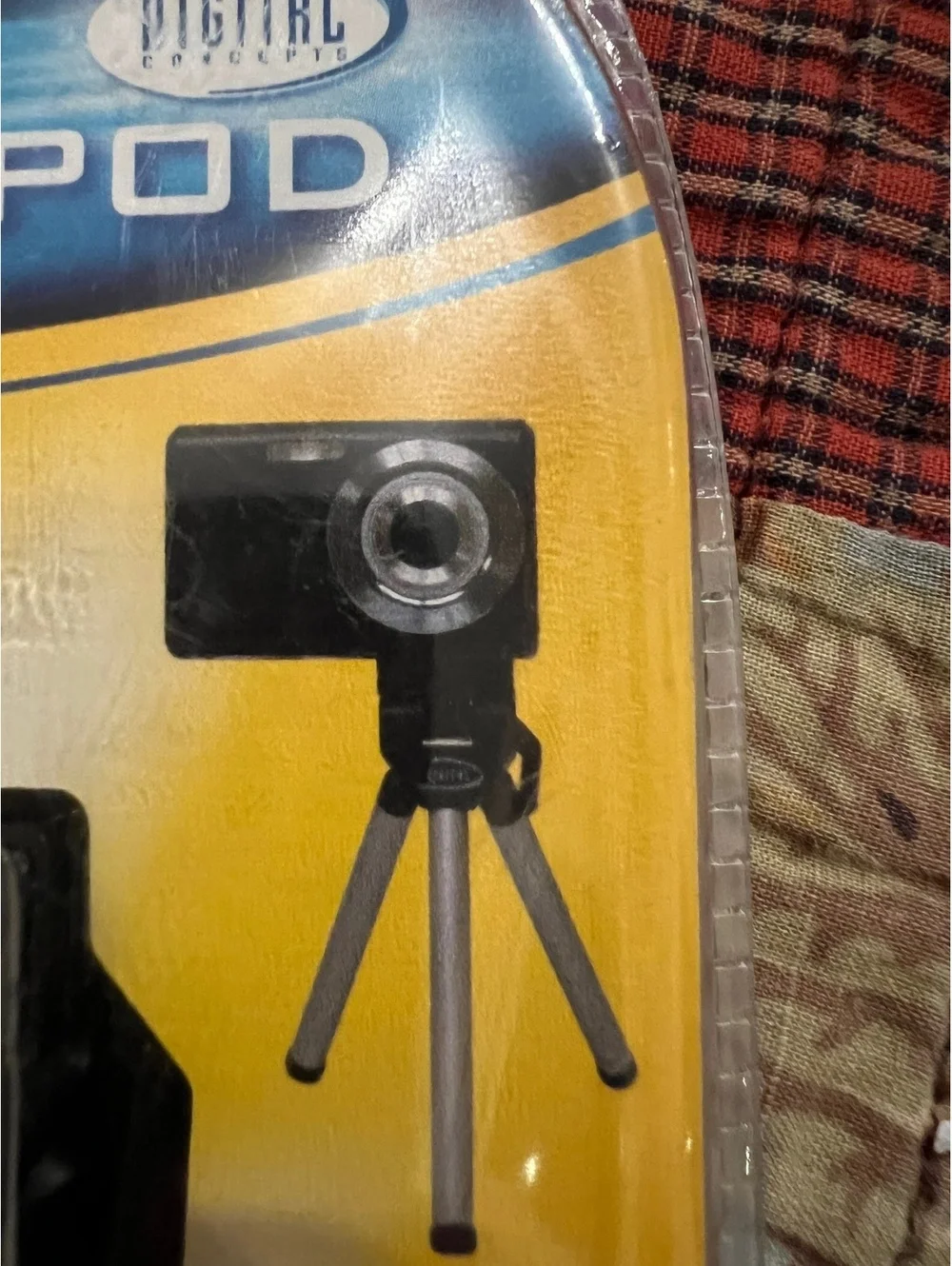 Mini tripod with tilt head
